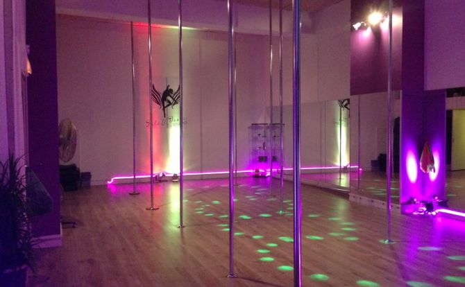 <span class="desc_title"><span class="color-1">Championnats du monde de Pole Dance 2010</span></span>Participation aux championnats du monde à Zurich. Handspring twisted grip slide3